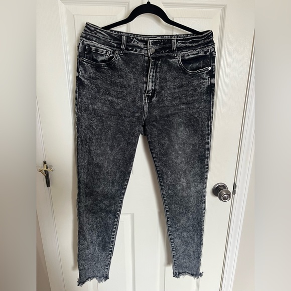 2/$45 KanCan Acid wash Skinny jeans 2/$45 - Picture 2 of 7